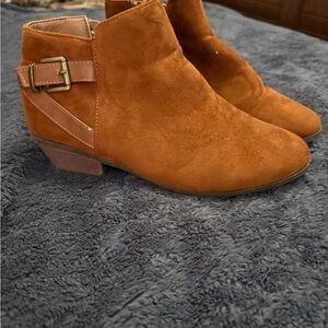 Stylish Suede Ankle Boots in Rich Brown
